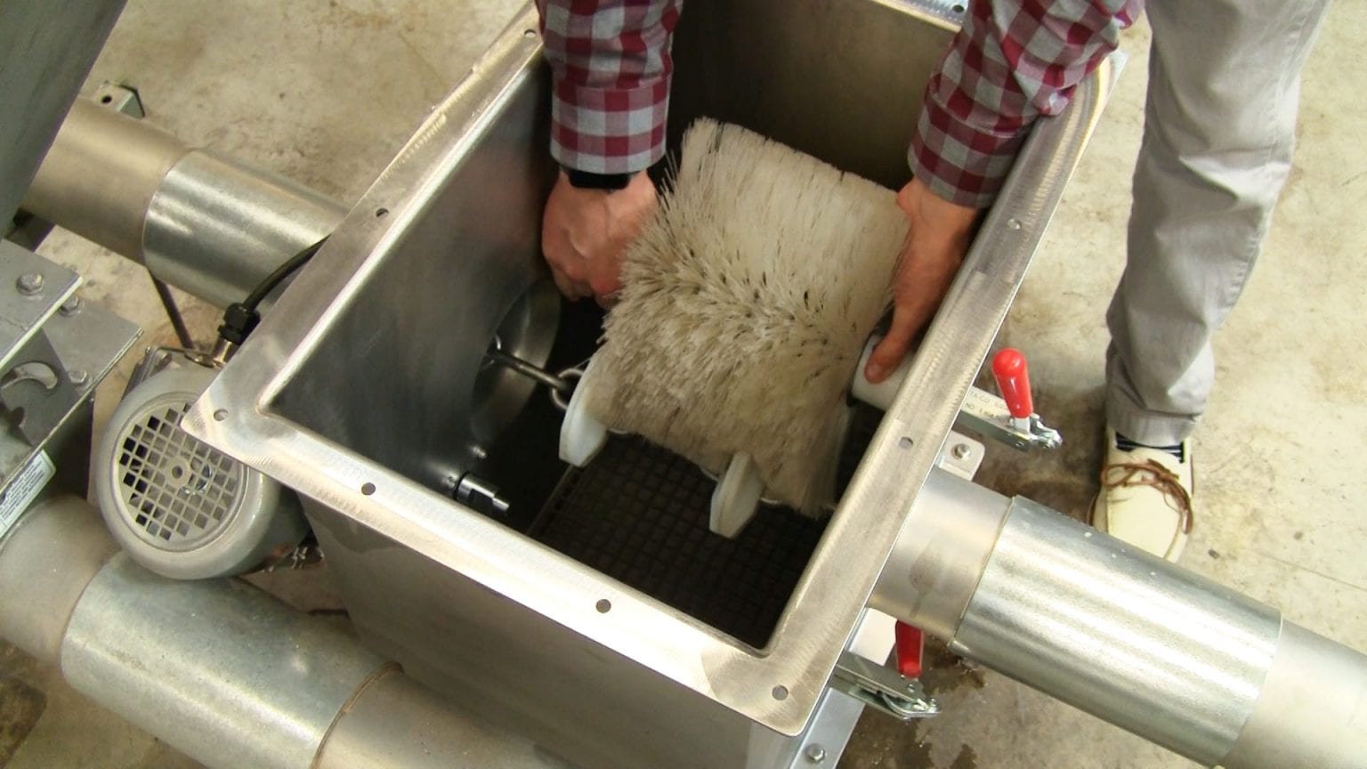 ChainVey Motorized Chain & Puck Cleaner Modern Process Equipment